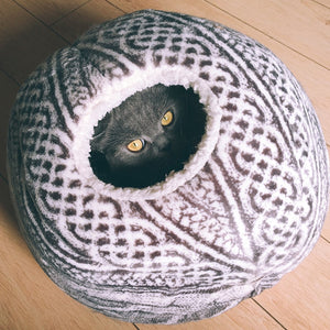 Covered Spherical Cat Bed