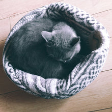 Load image into Gallery viewer, Covered Spherical Cat Bed